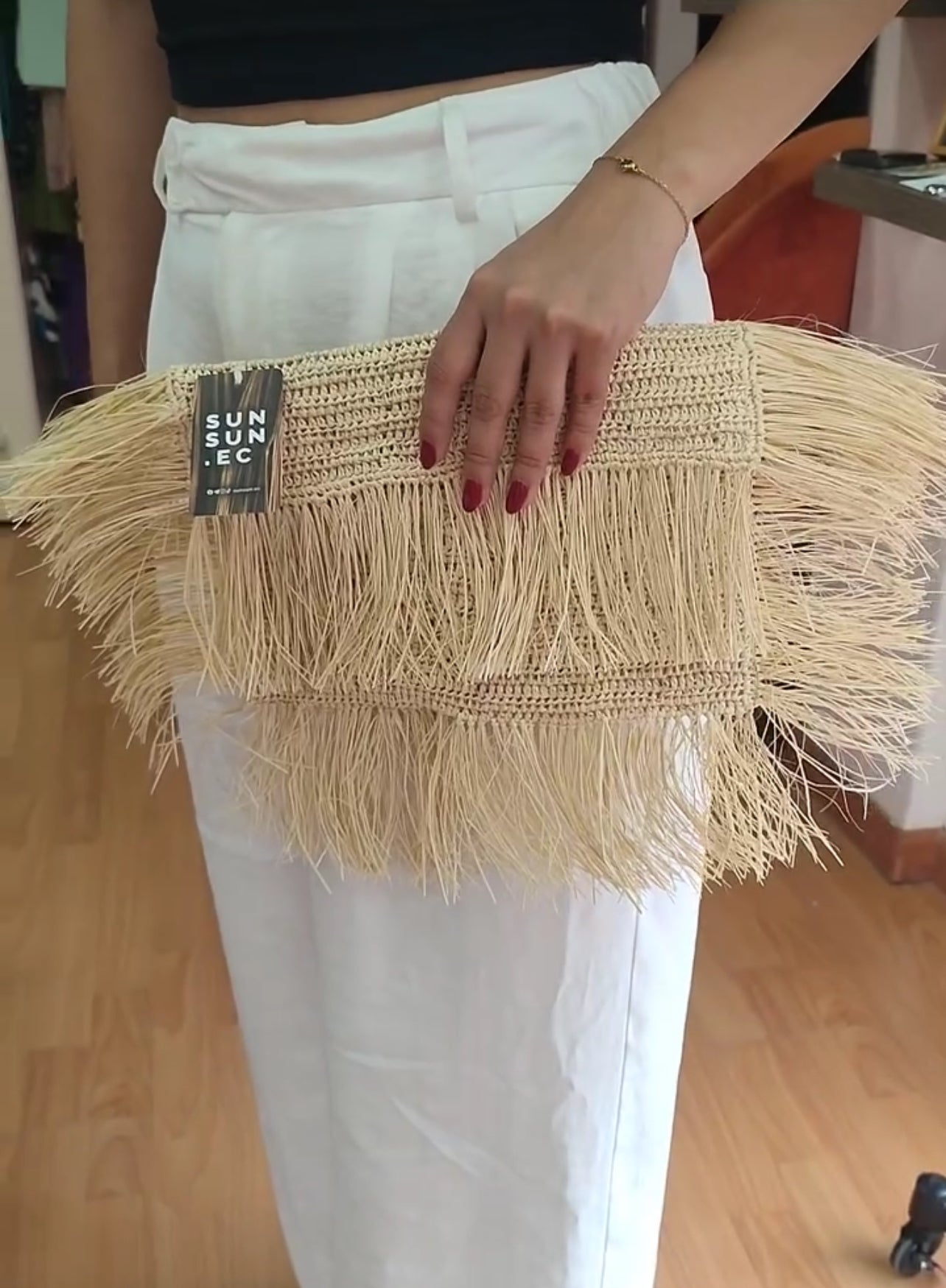 CARTERA DE MANO TEJIDA A CROCHET - SALINAS
