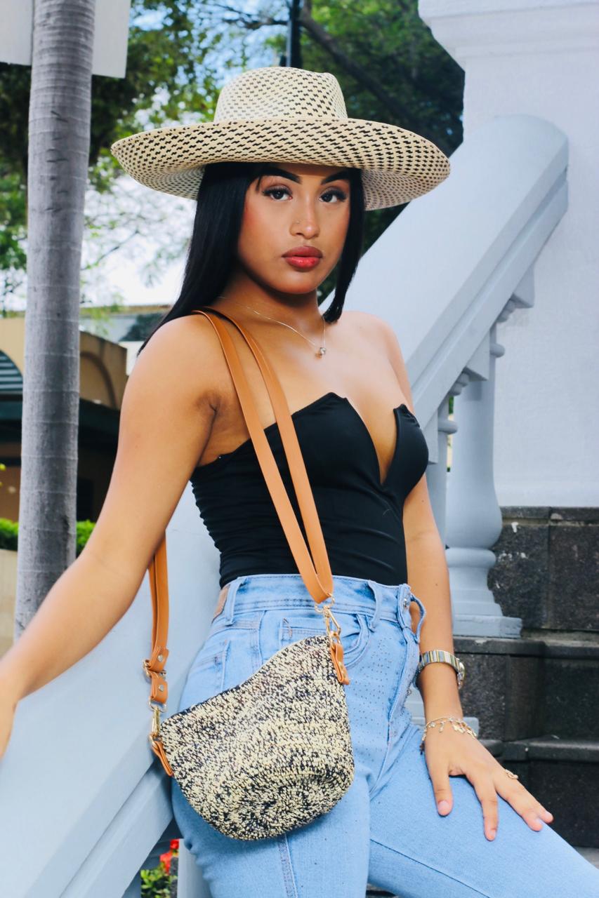 BARRIL PEQUEÑO DE PAJA TOQUILLA A CROCHET CON FORRO DE JARUBA