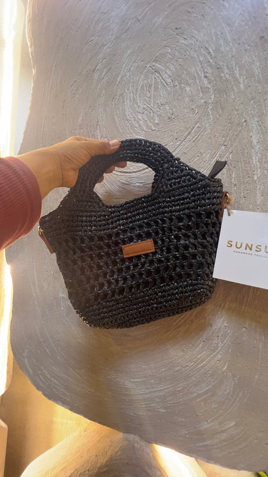 SINTETICA CARTERA CROSSBODY NEGRA CON CIERRE