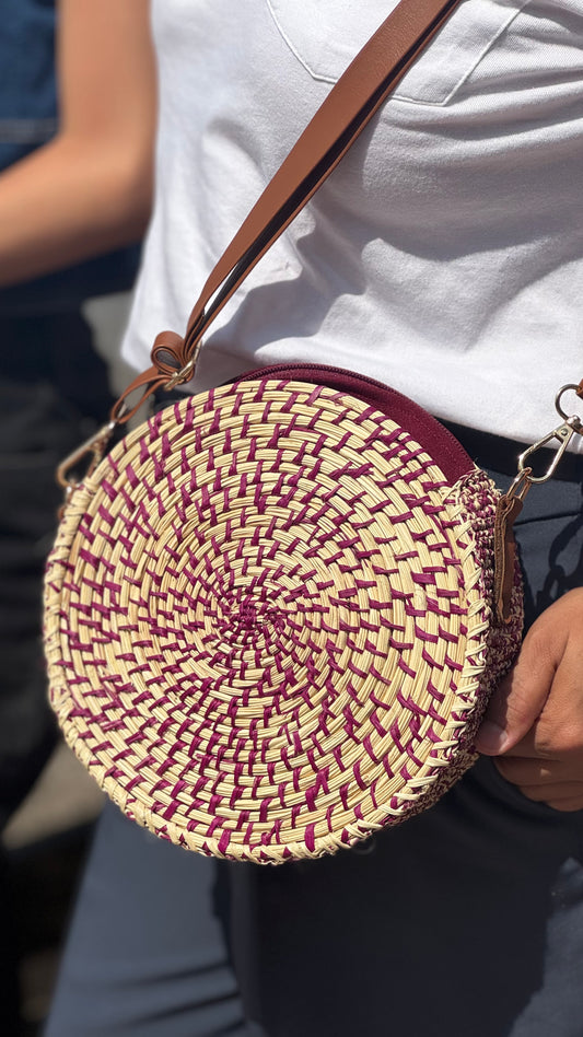 CARTERA PAJA TOQUILLA YOYO MORADA