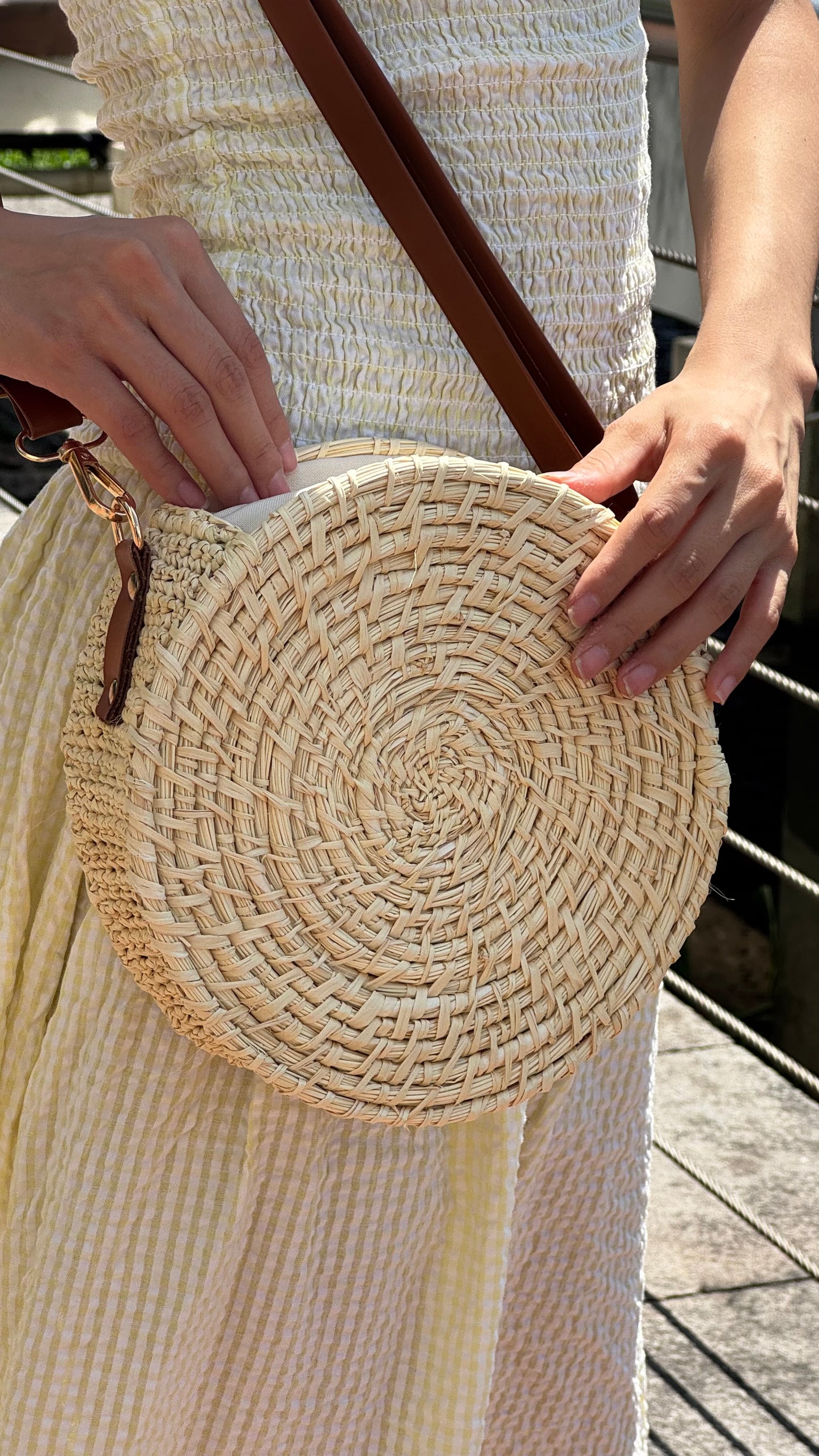 CARTERA PAJA TOQUILLA YOYO TEJIDO A MANO 20 CM
