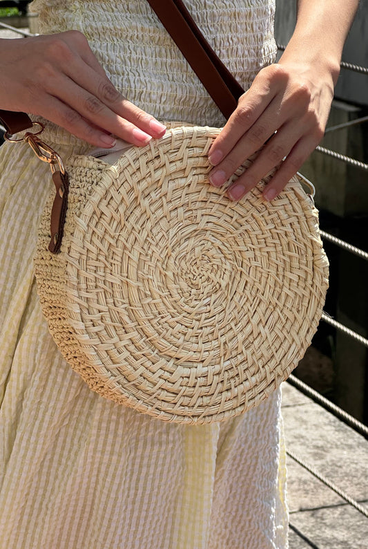 CARTERA PAJA TOQUILLA YOYO TEJIDO A MANO 20 CM
