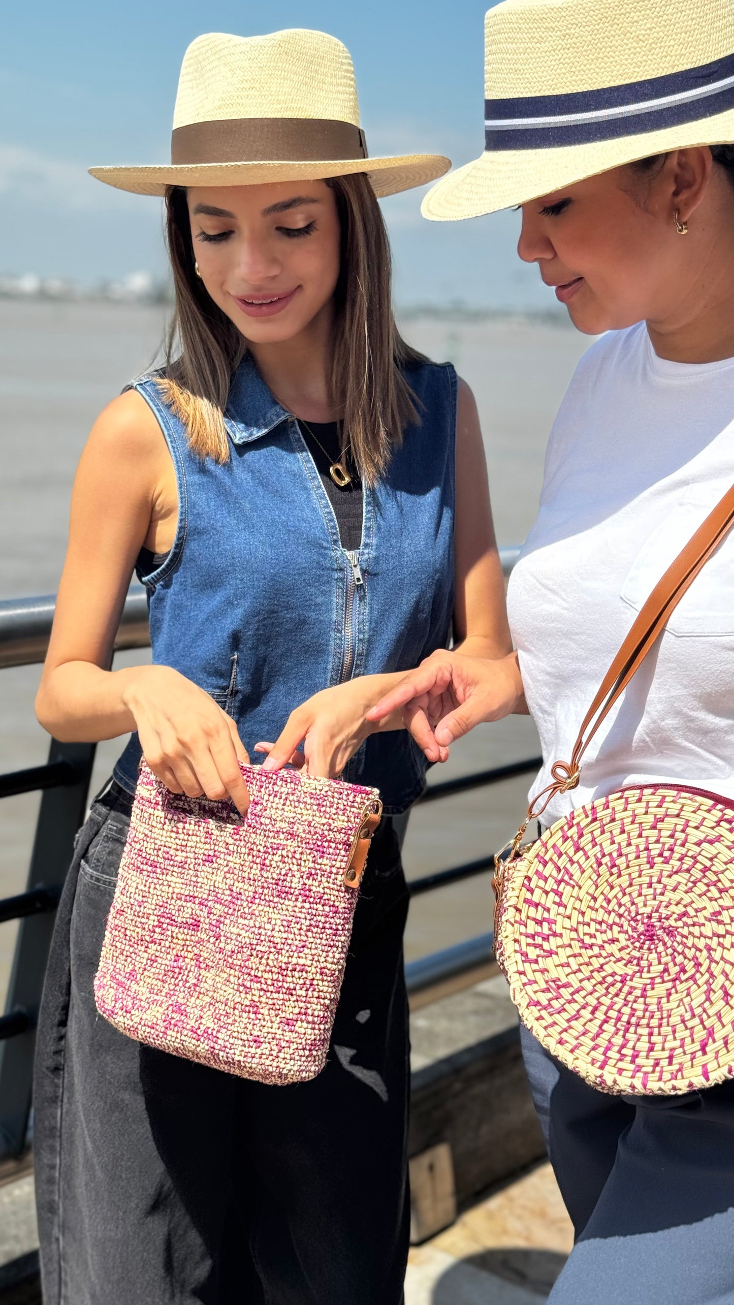 CARTERA PAJA TOQUILLA YOYO MORADA