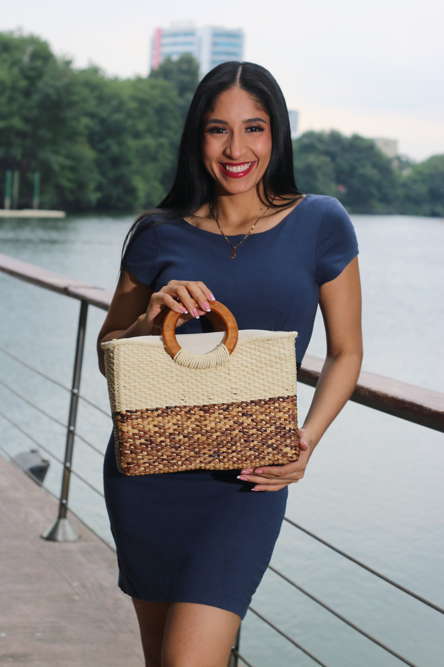 CARTERA GRANDE DE MANO ELABORADA CON PAJA TOQUILLA Y ZAPAN - MANTA TIENDA MONA CLOTHES