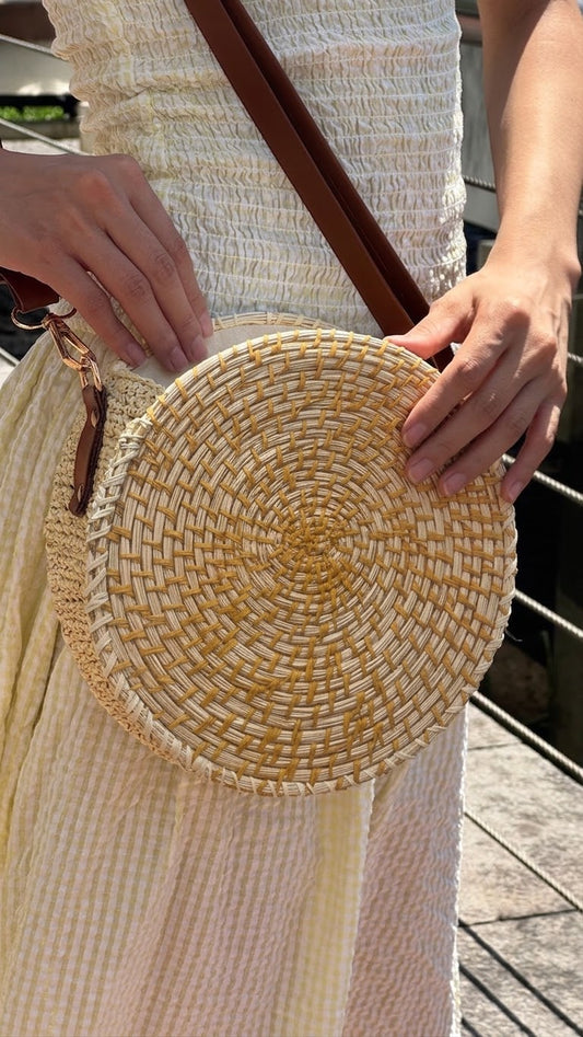CARTERA PAJA TOQUILLA YOYO NARANJA  TEJIDO A MANO 20 CM
