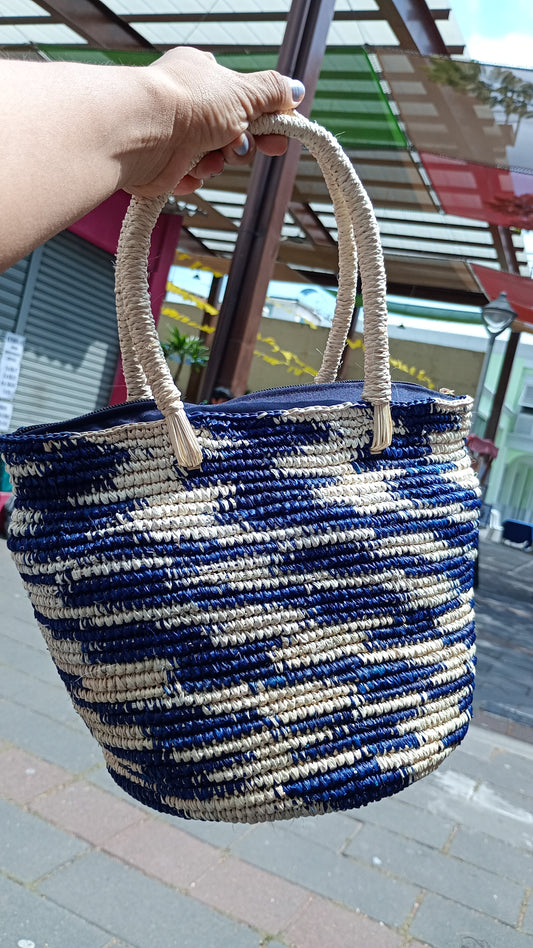CARTERA CROCHET AGARRADERA PAJA TOQUILLA AZUL