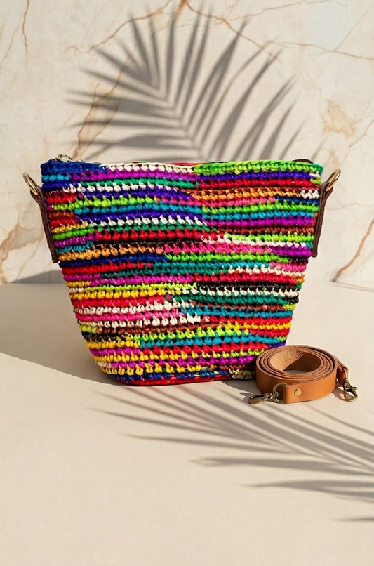 BARRIL PEQUEÑO MULTICOLOR DE PAJA TOQUILLA A CROCHET CON FORRO DE JARUBA